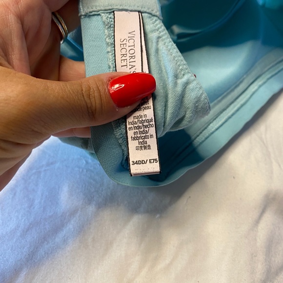 Victoria’s Secret t-shirt lightly lined size 34DD - Picture 4 of 4